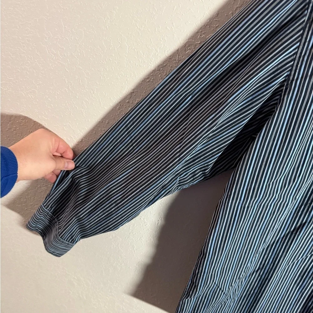 Men’s L Blue Striped Calvin Klein Casual Business Casual Closet Staple Shirt